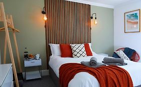 The Court Yard Apartment - Fantastic Location!